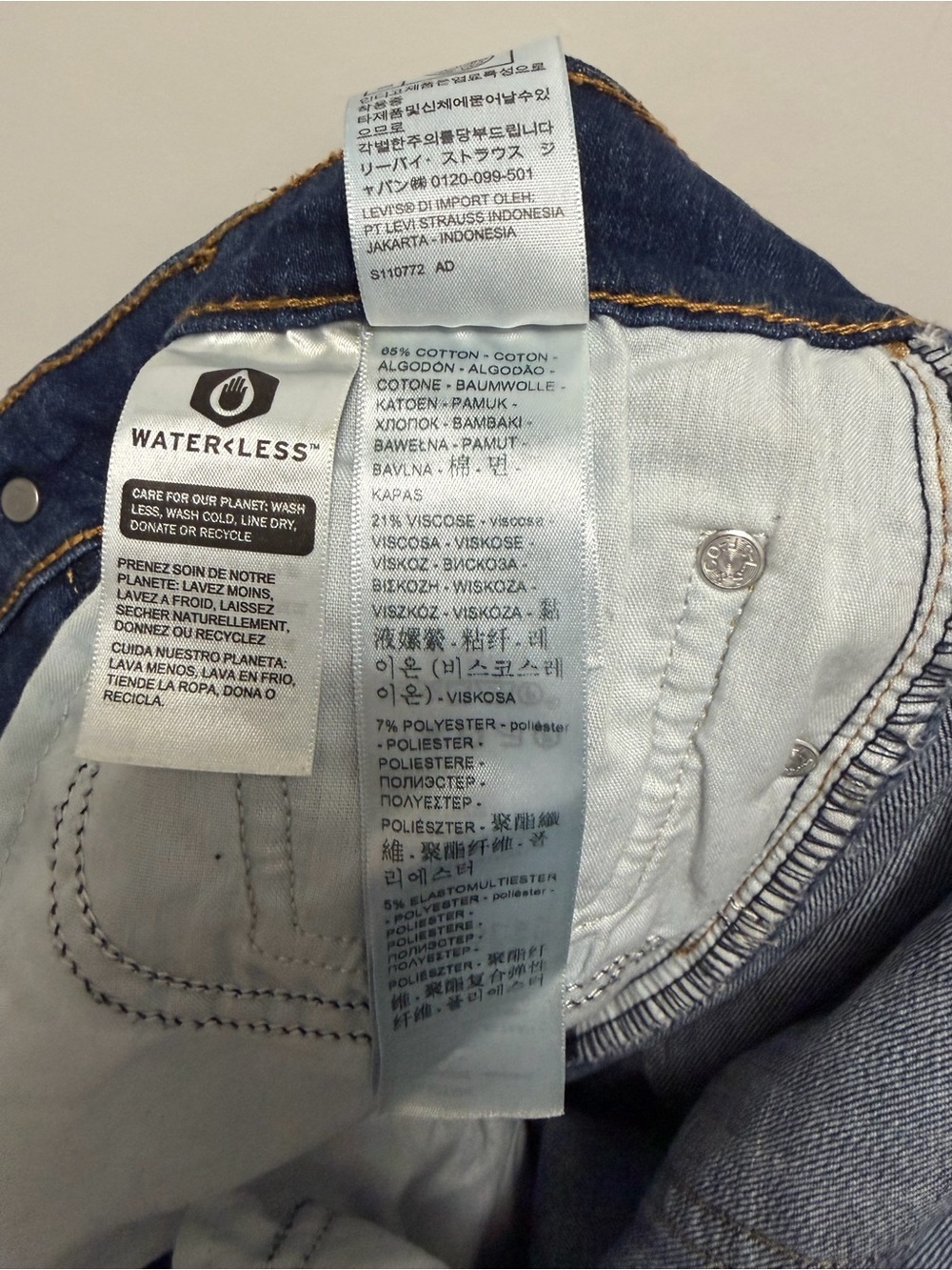 Levi's 726 High Rise Flare Leg Jeans Women’s Size 28x30 - Picture 8 of 10